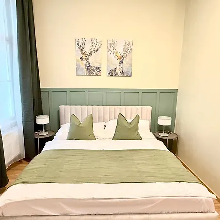 Stunning In Middle Of Wenceslas Square Daire