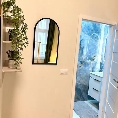 Stunning In Middle Of Wenceslas Square Πράγα